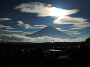 朝霧Jam'18 2日めの朝。朝日に映える富士山。